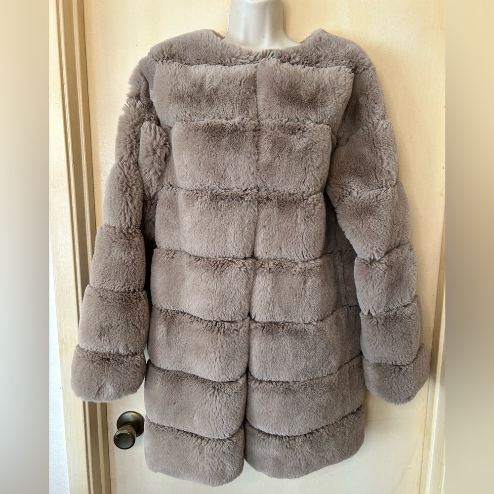 Cozy Fox Women's Teddy Jacket in Taupe size M